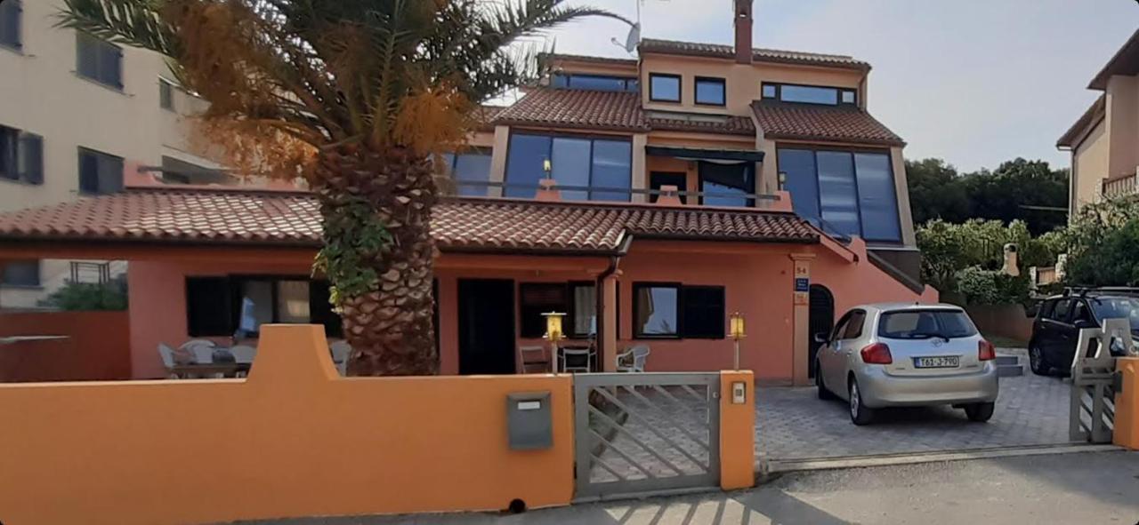 Apartmani Delas Pjescana Uvala Exterior photo