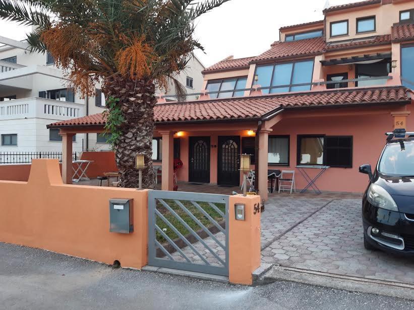 Apartmani Delas Pjescana Uvala Exterior photo